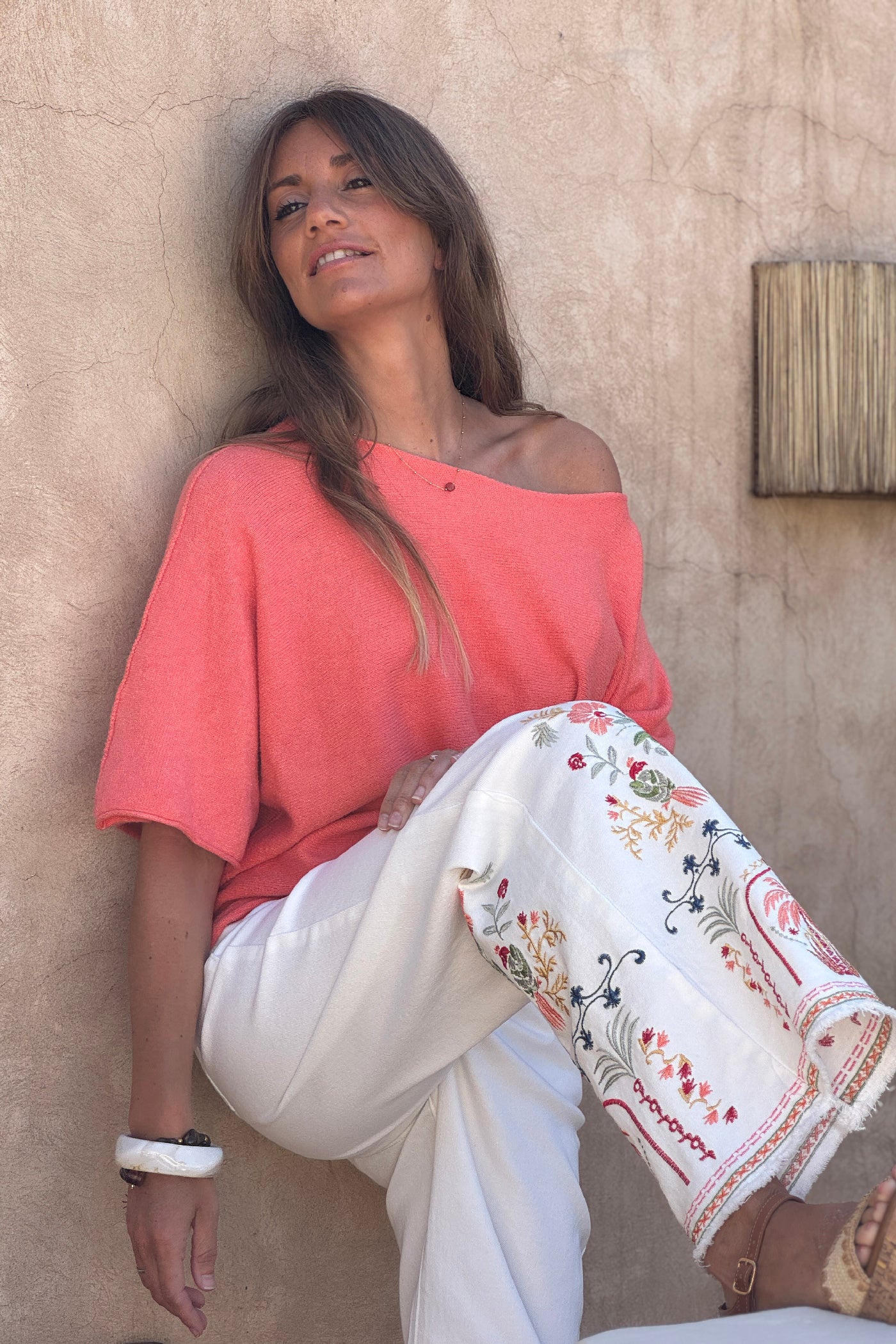 Pull moelleux et doux corail à manches chauve-souris et col rond