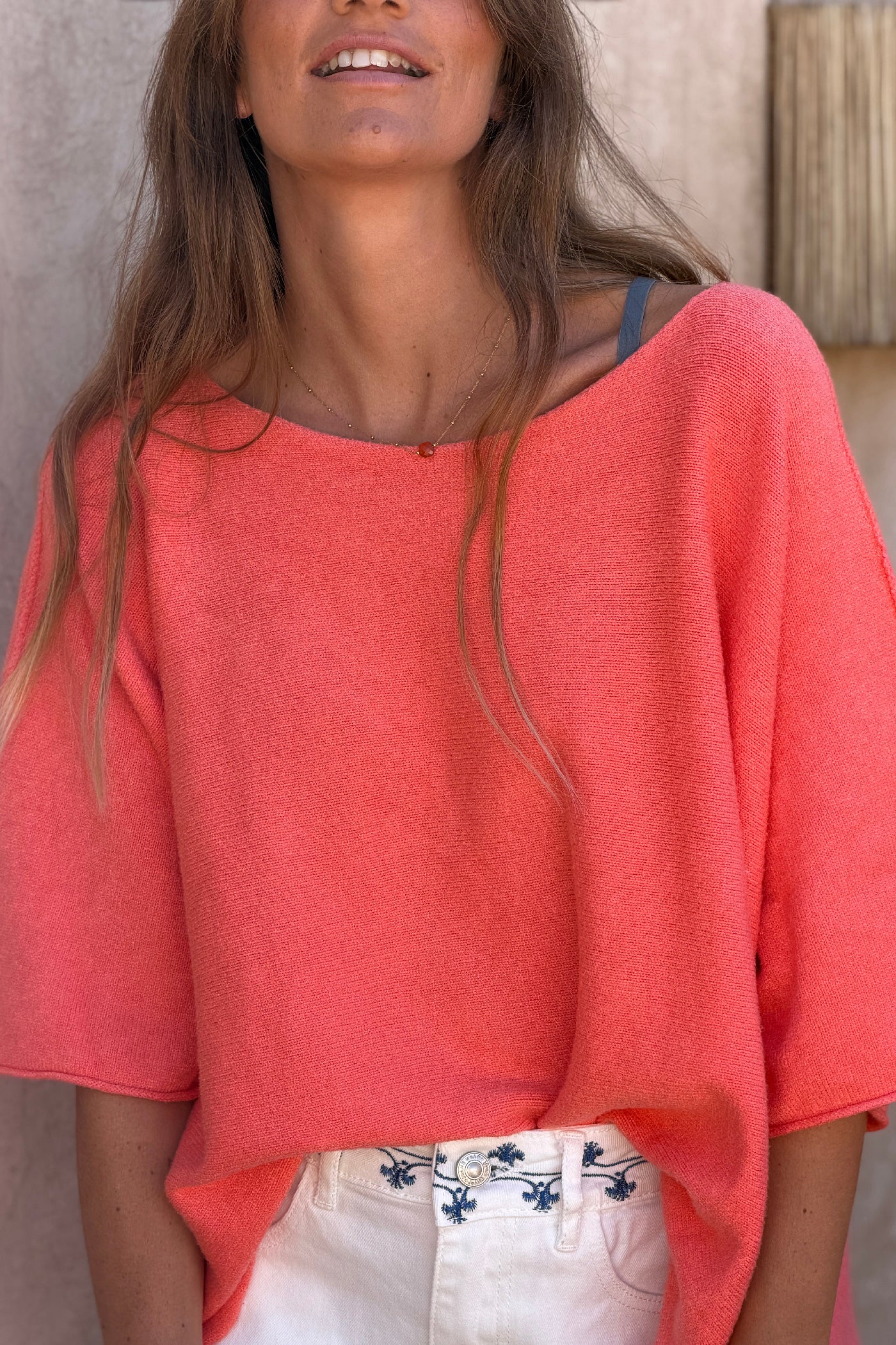 Pull moelleux et doux corail à manches chauve-souris et col rond