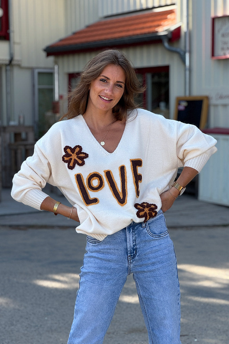 Pull moelleux et large beige en petite maille broderie LOVE et fleurs marron