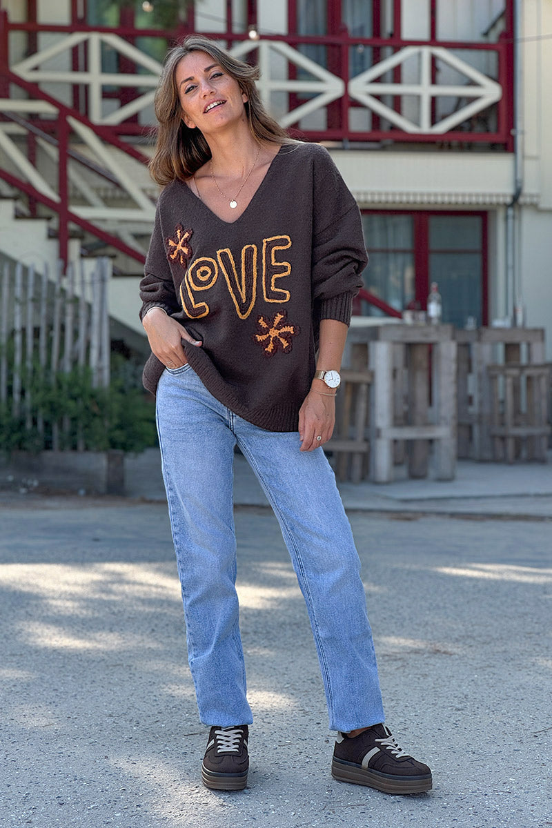 Pull moelleux et large marron en petite maille broderie LOVE et fleurs camel