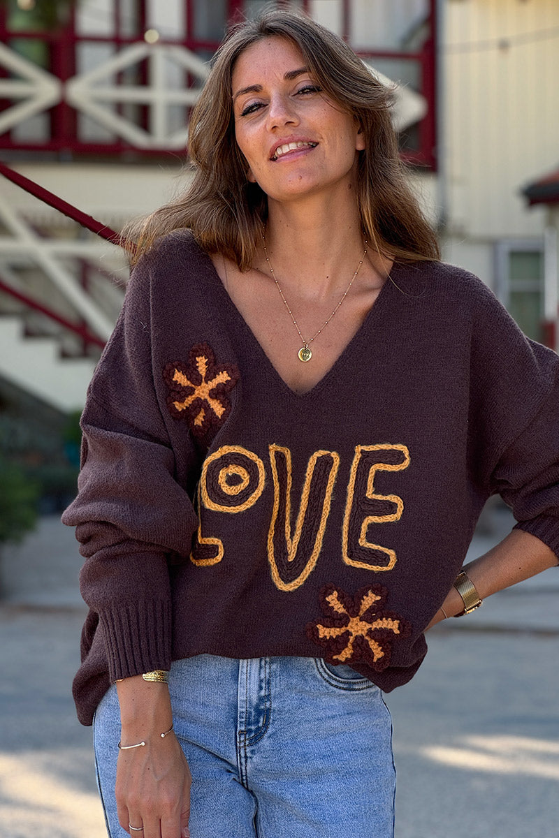 Pull moelleux et large marron en petite maille broderie LOVE et fleurs camel