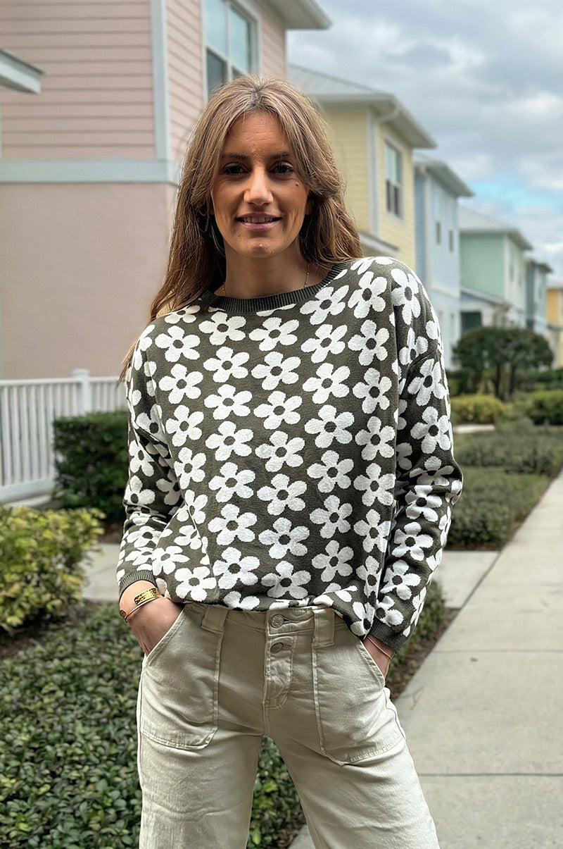 Pull moelleux kaki petite maille motifs fleurs col rond