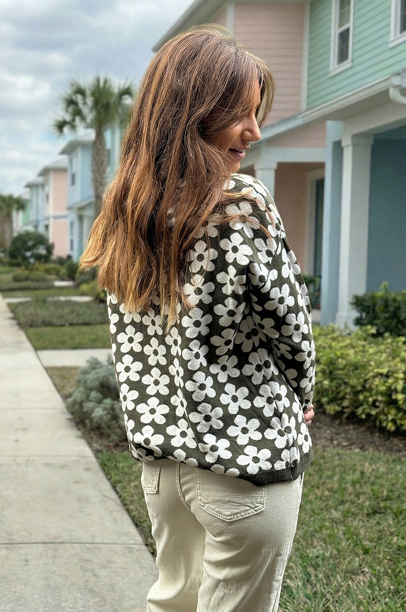 Pull moelleux kaki petite maille motifs fleurs col rond