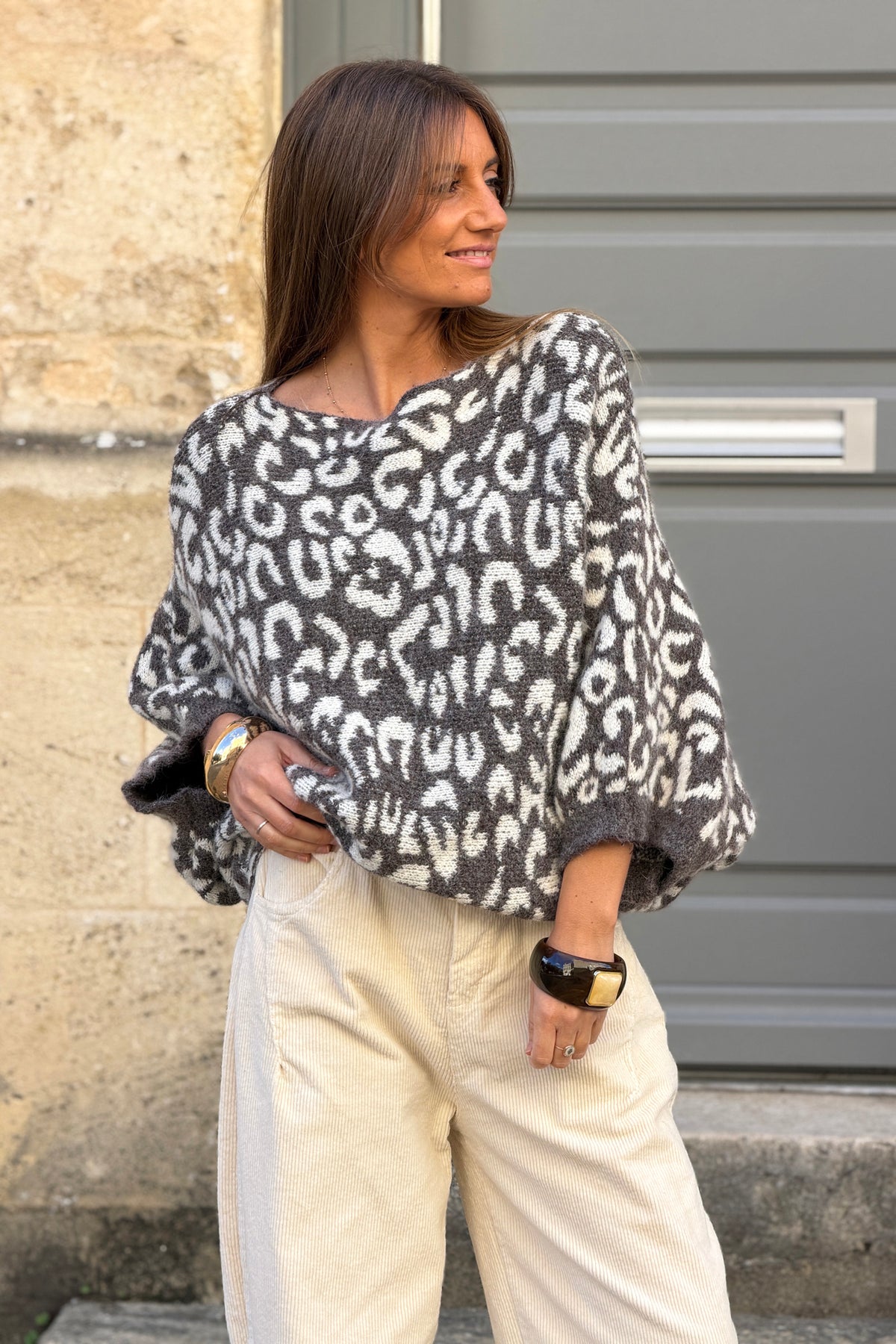Pull moelleux marron clair motif léopard manches chauve souris