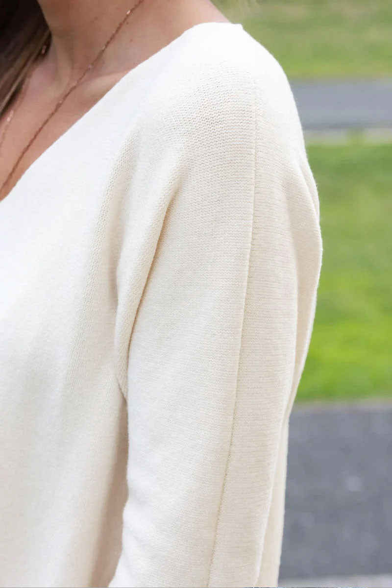 Pull moelleux tout doux blanc cassé col V