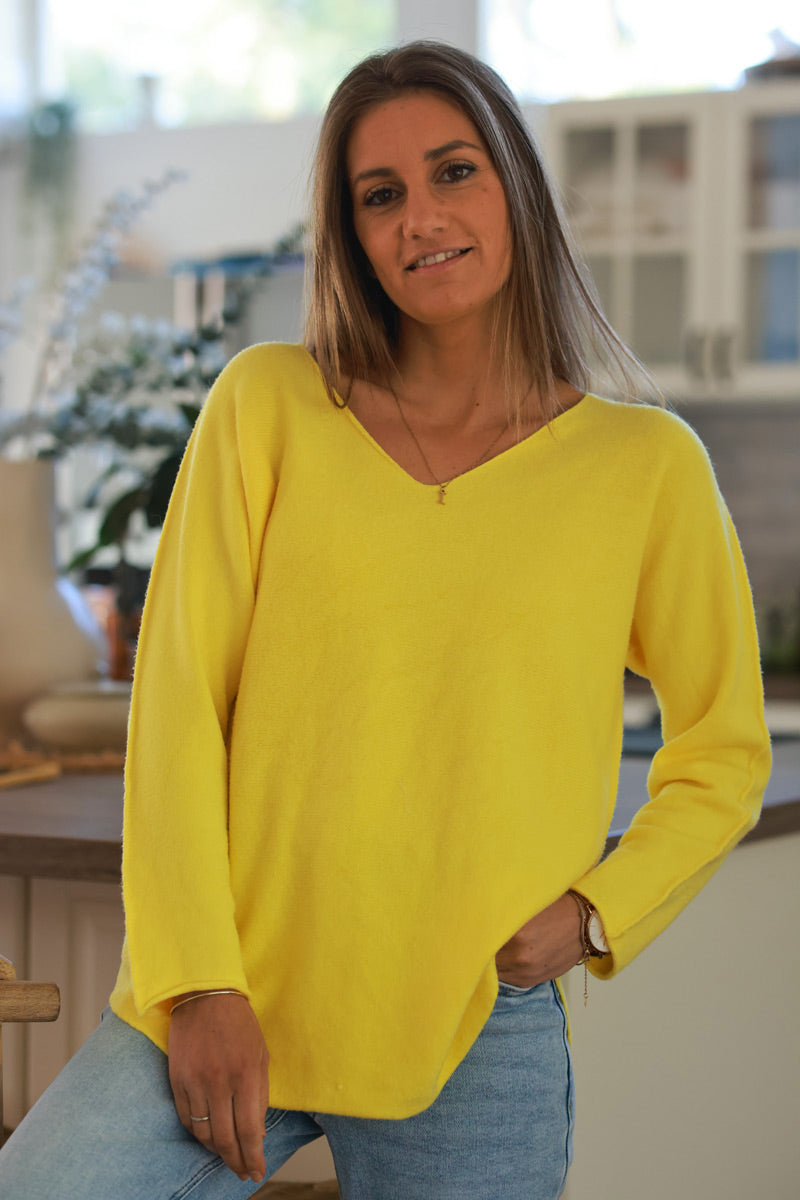 Pull moelleux tout doux jaune col v