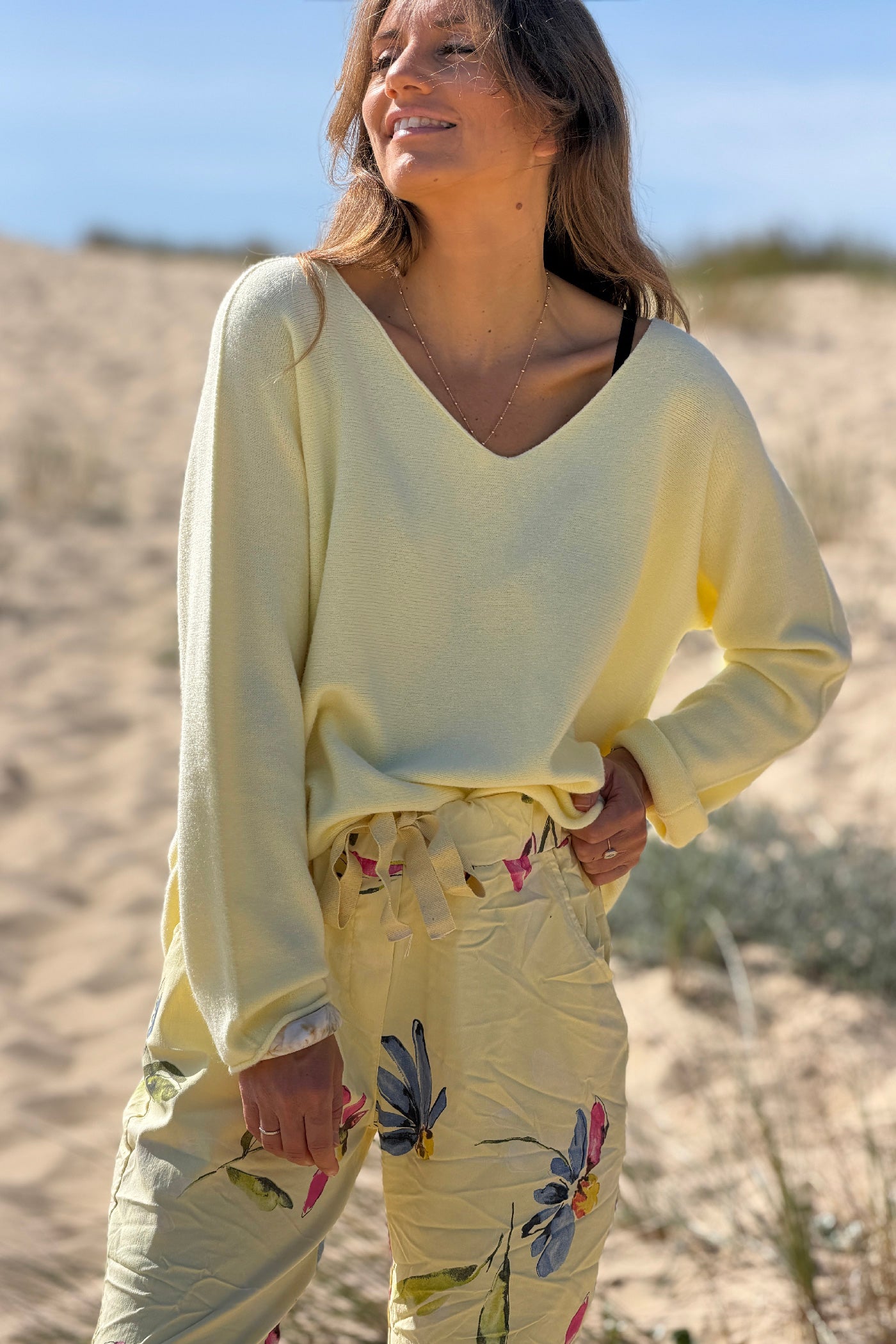 Pull moelleux tout doux jaune pale col v