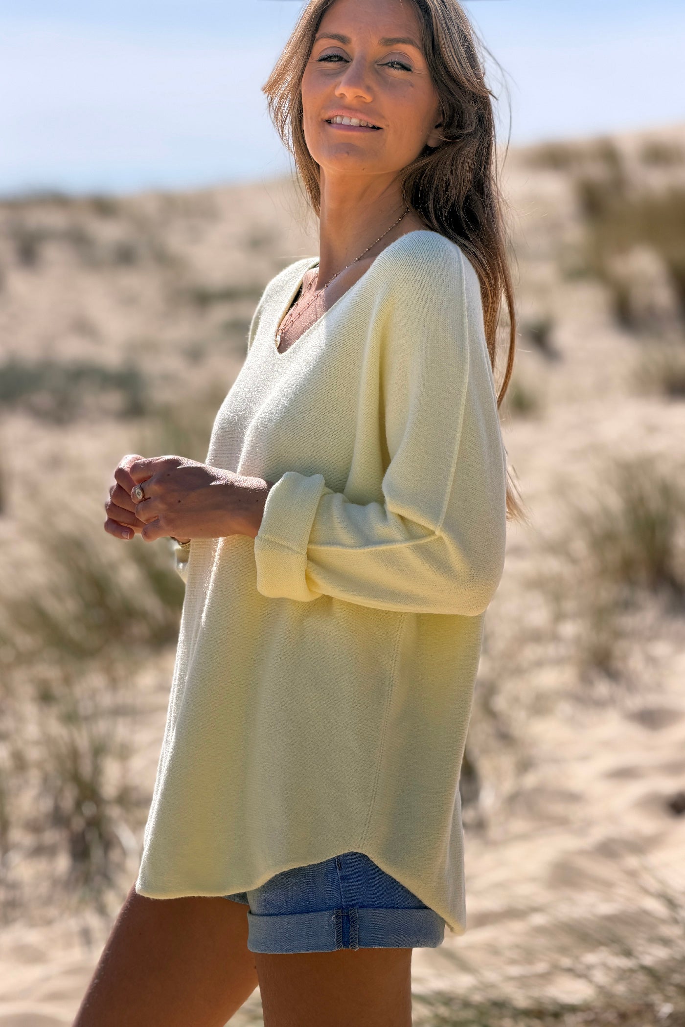 Pull moelleux tout doux jaune pale col v