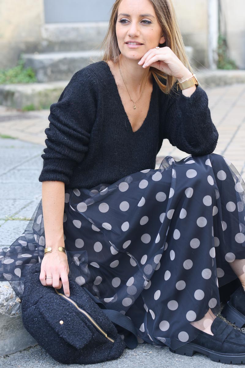 Pull noir coupe ajustee en petite maille col v H288 (1)