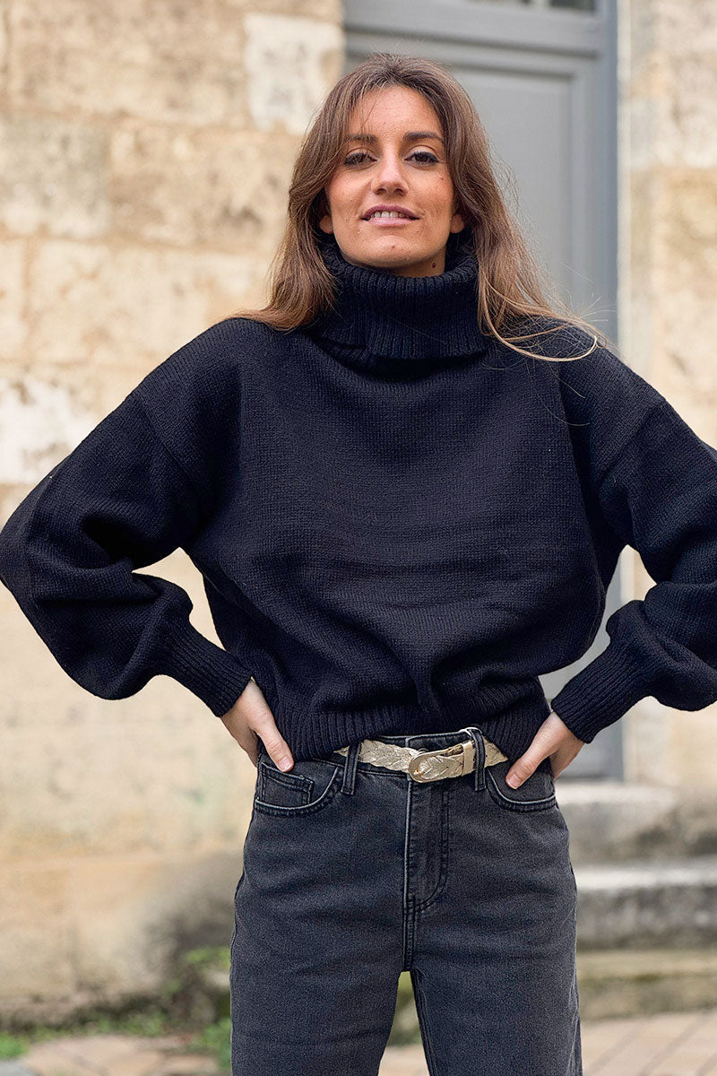 Pull noir en maille col roulé côtelé et manches resserrées