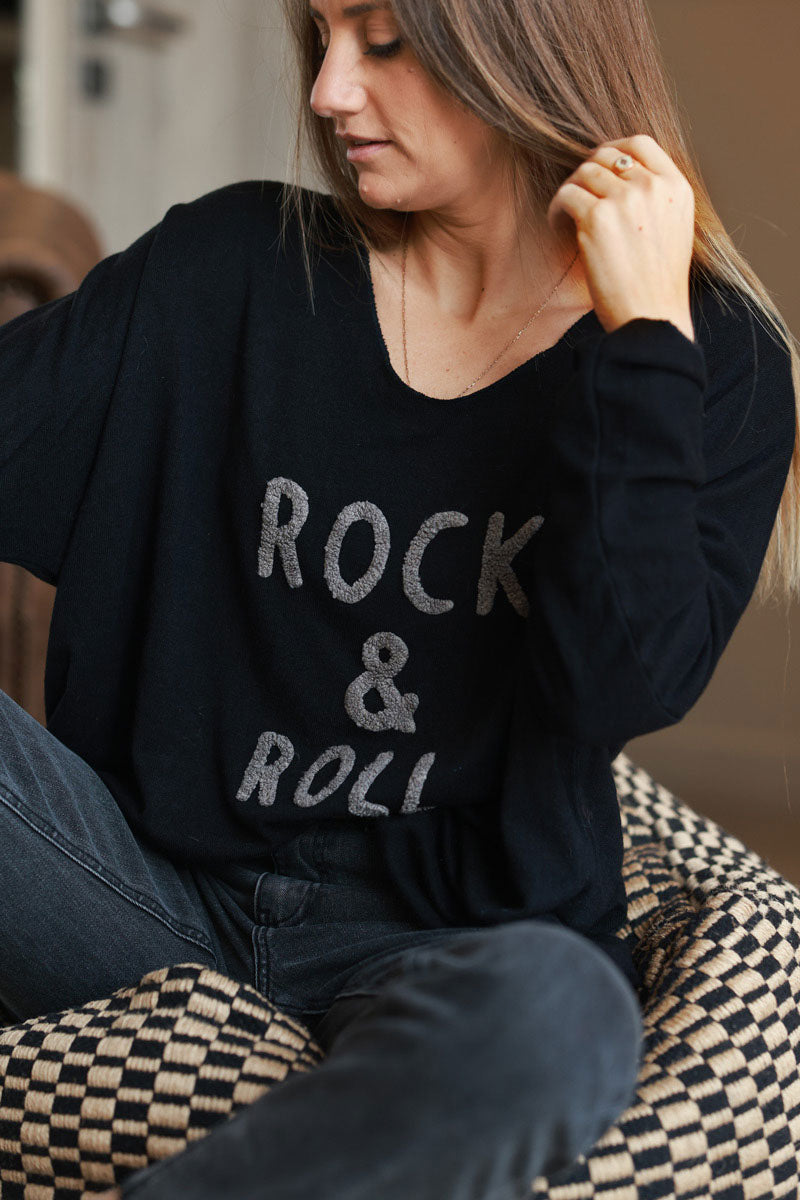 Pull noir jersey doux rock and roll relief éponge