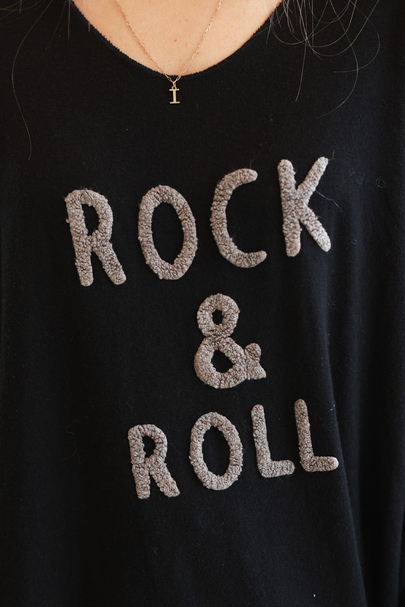 Pull noir jersey doux rock and roll relief éponge