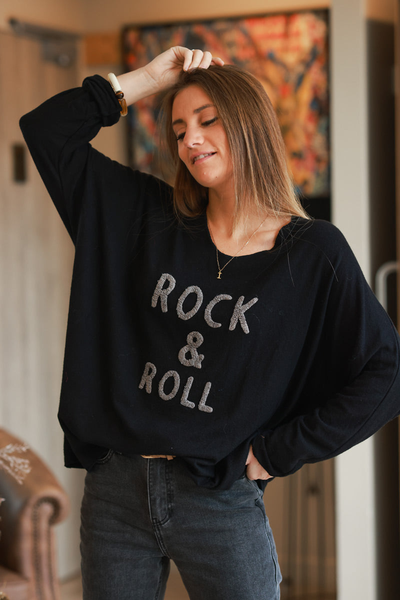 Pull noir jersey doux rock and roll relief éponge