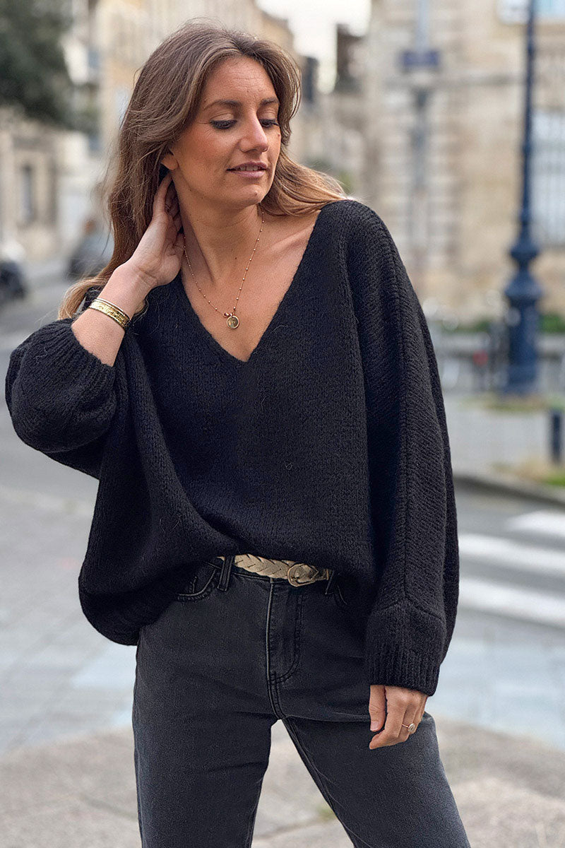 Pull noir en maille col v manches chauve souris