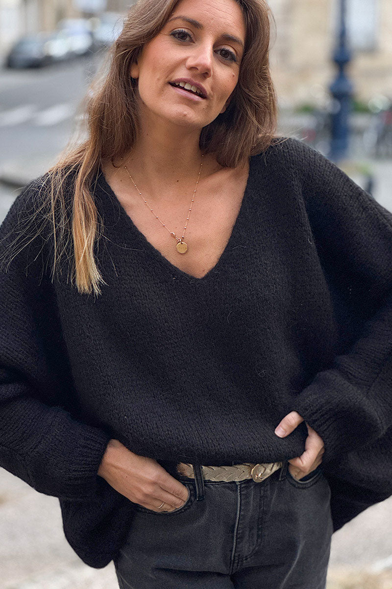 Pull noir en maille col v manches chauve souris