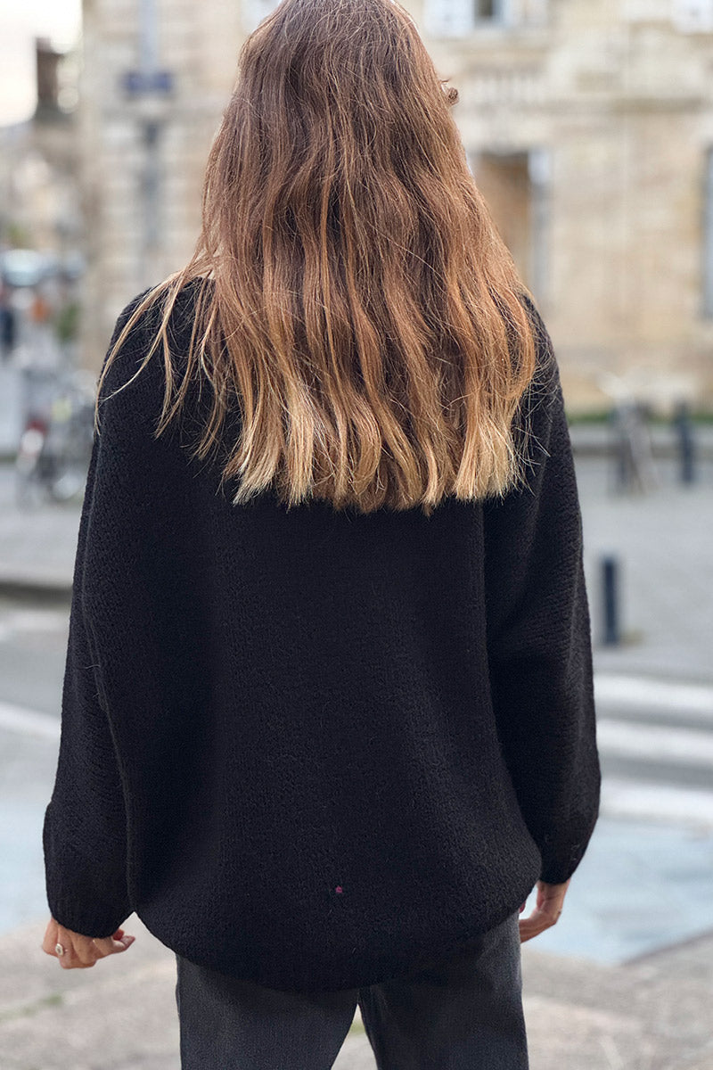 Pull noir en maille col v manches chauve souris