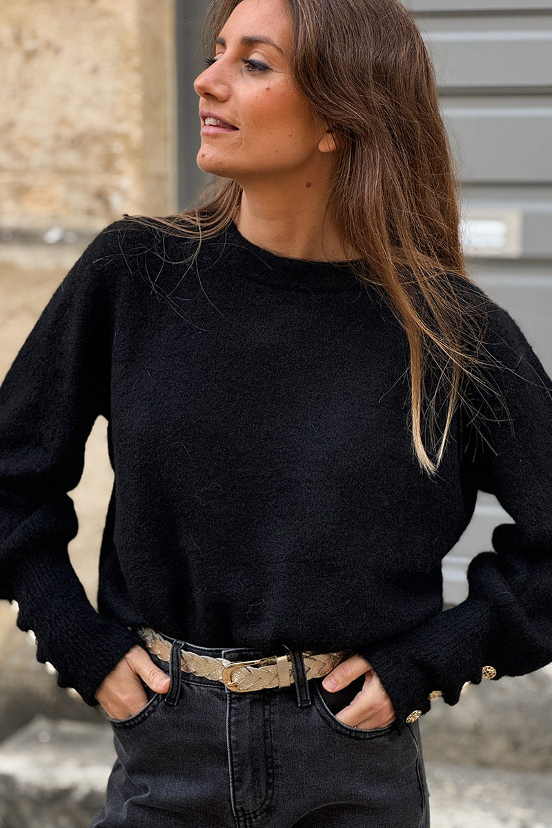 Pull noir moelleux col rond côtelé manches resserrées détails boutons dorés