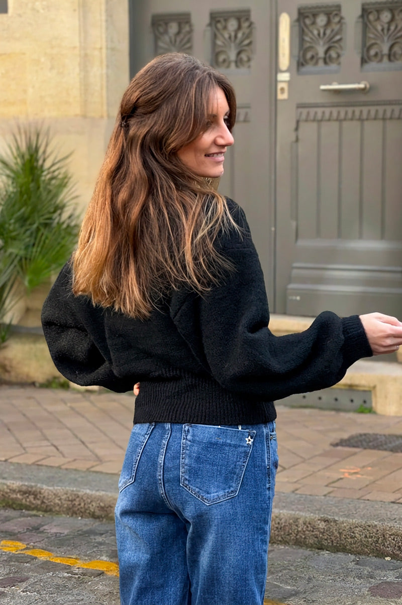 Pull noir moelleux en maille taille resserrée avec boutons