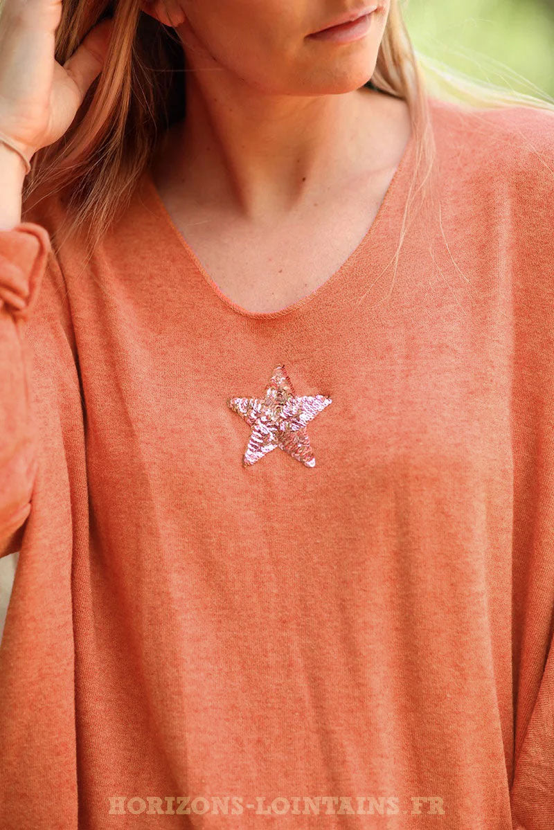 Pull orange col v petite étoile sequins