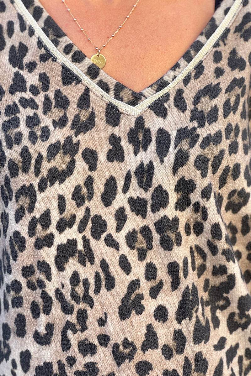 Pull en petite maille laine beige imprimé léopard