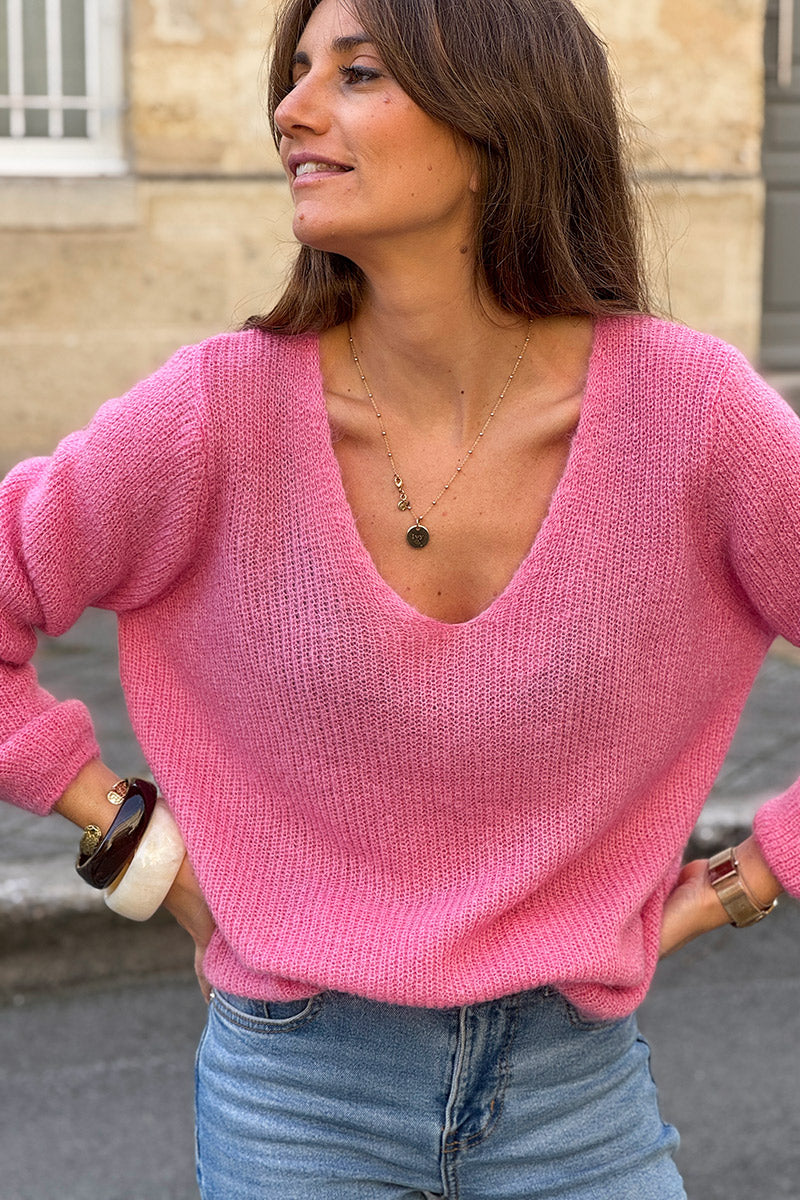 Pull rose coupe ajustée en petite maille col V