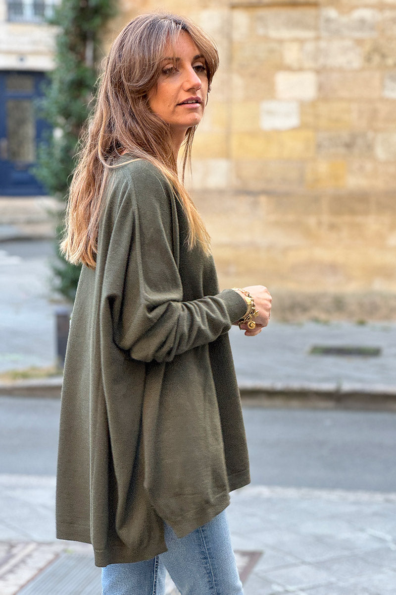 Pull large et doux kaki col v côtelé