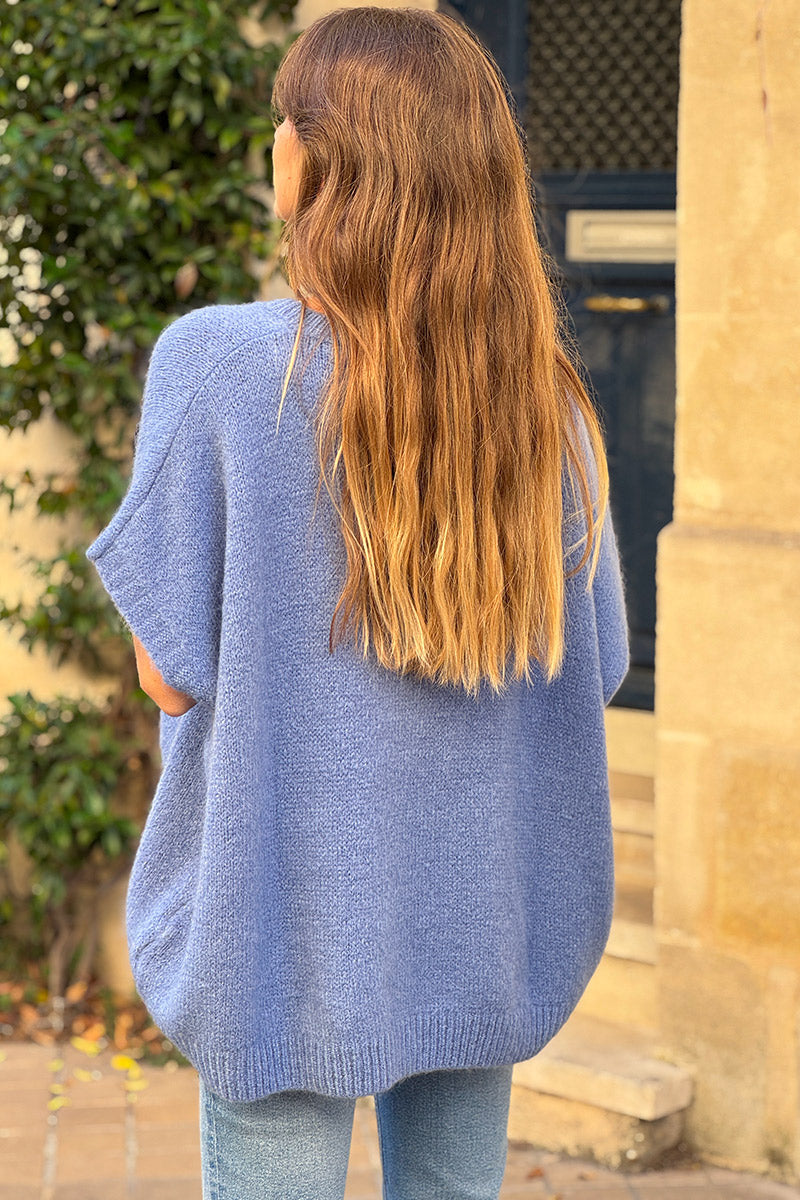 Pull sans manches large et moelleux bleu jean en mohair col v côtelé