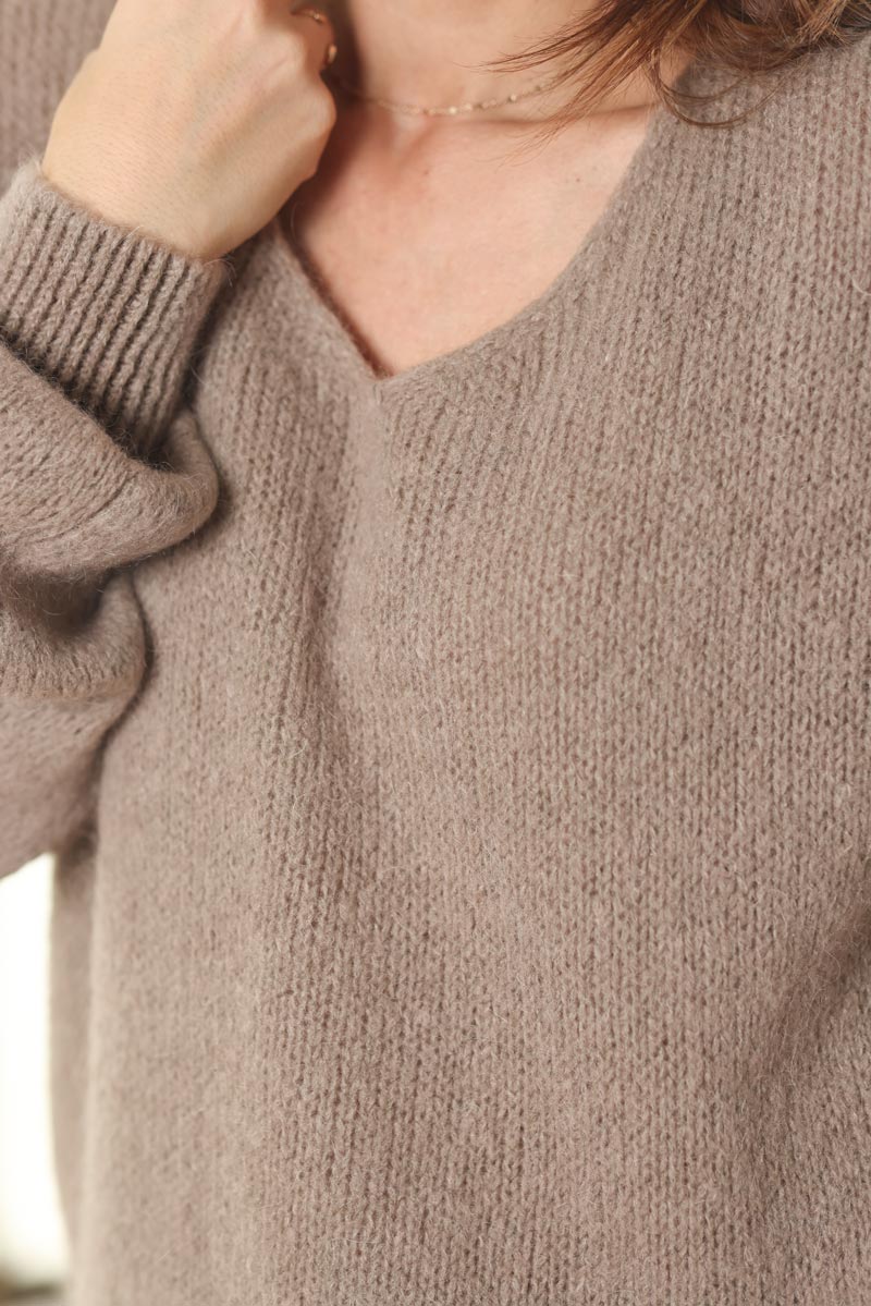 Pull taupe en maille col v manches bouffantes e433 (1)