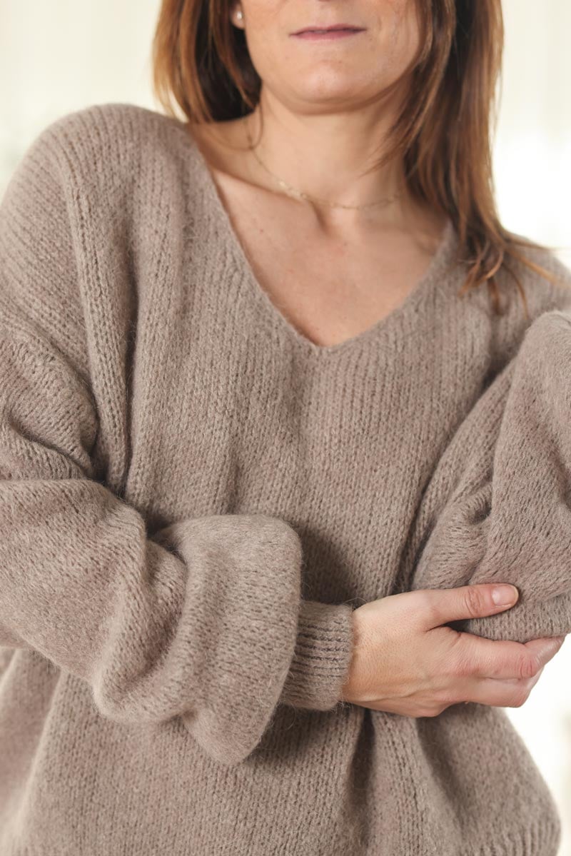 Pull taupe en maille col v manches bouffantes e433 (1)