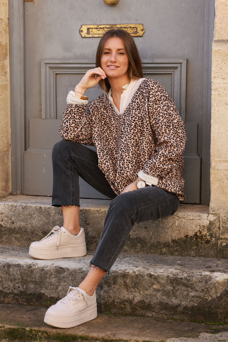 Jersey cuello pico pana estampado leopardo beige muy suave