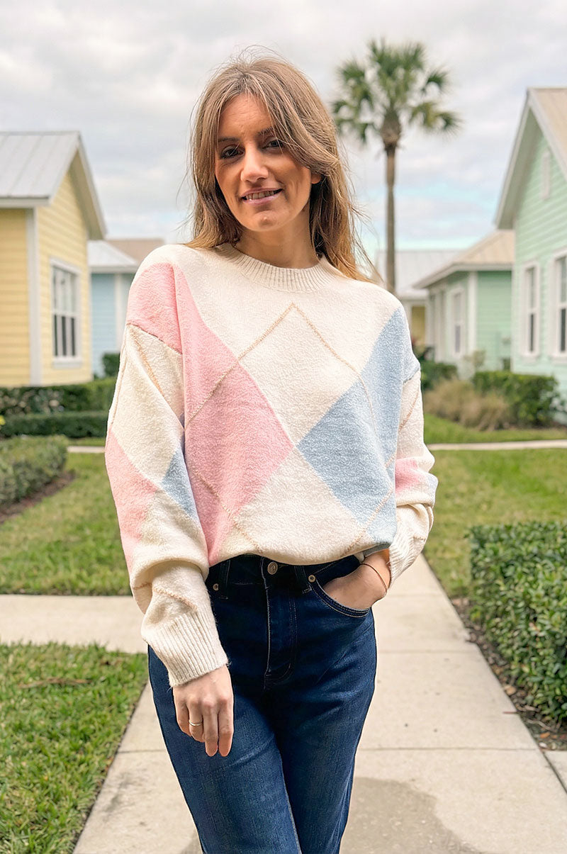 Pull tout doux et moelleux écru motif losanges jacquard tons pastels rose et bleu