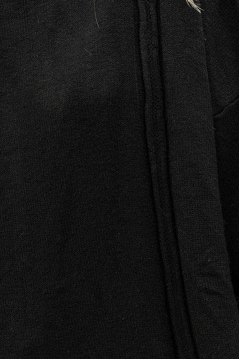 Pull tout doux noir à capuche détails reliefs