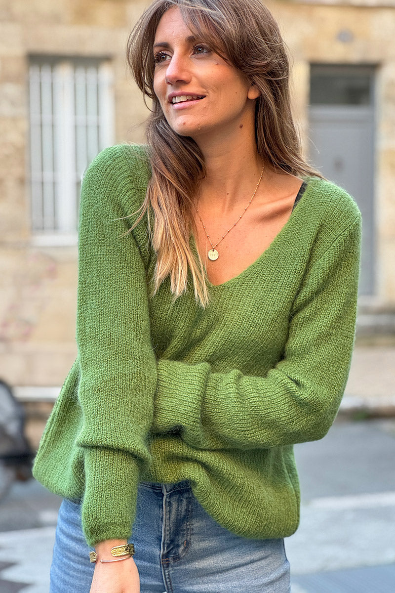 Pull vert coupe ajustée en petite maille col V