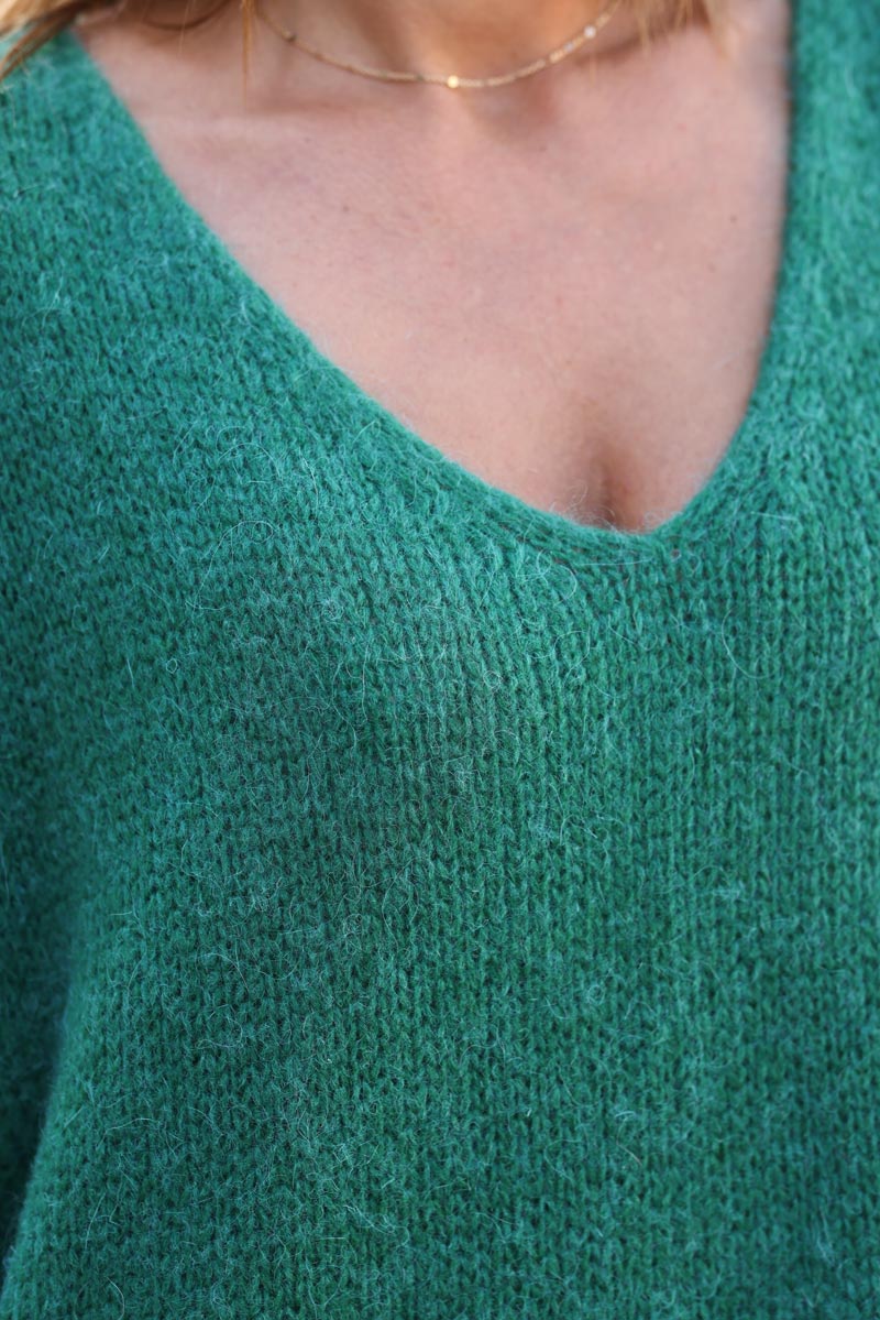 Pull vert en maille col v manches chauve souris e260 (1)