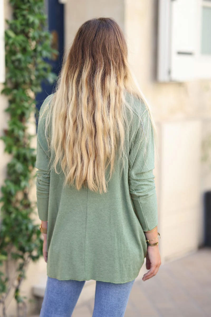 Pull vert sauge col V maille douce petite étoile sequins