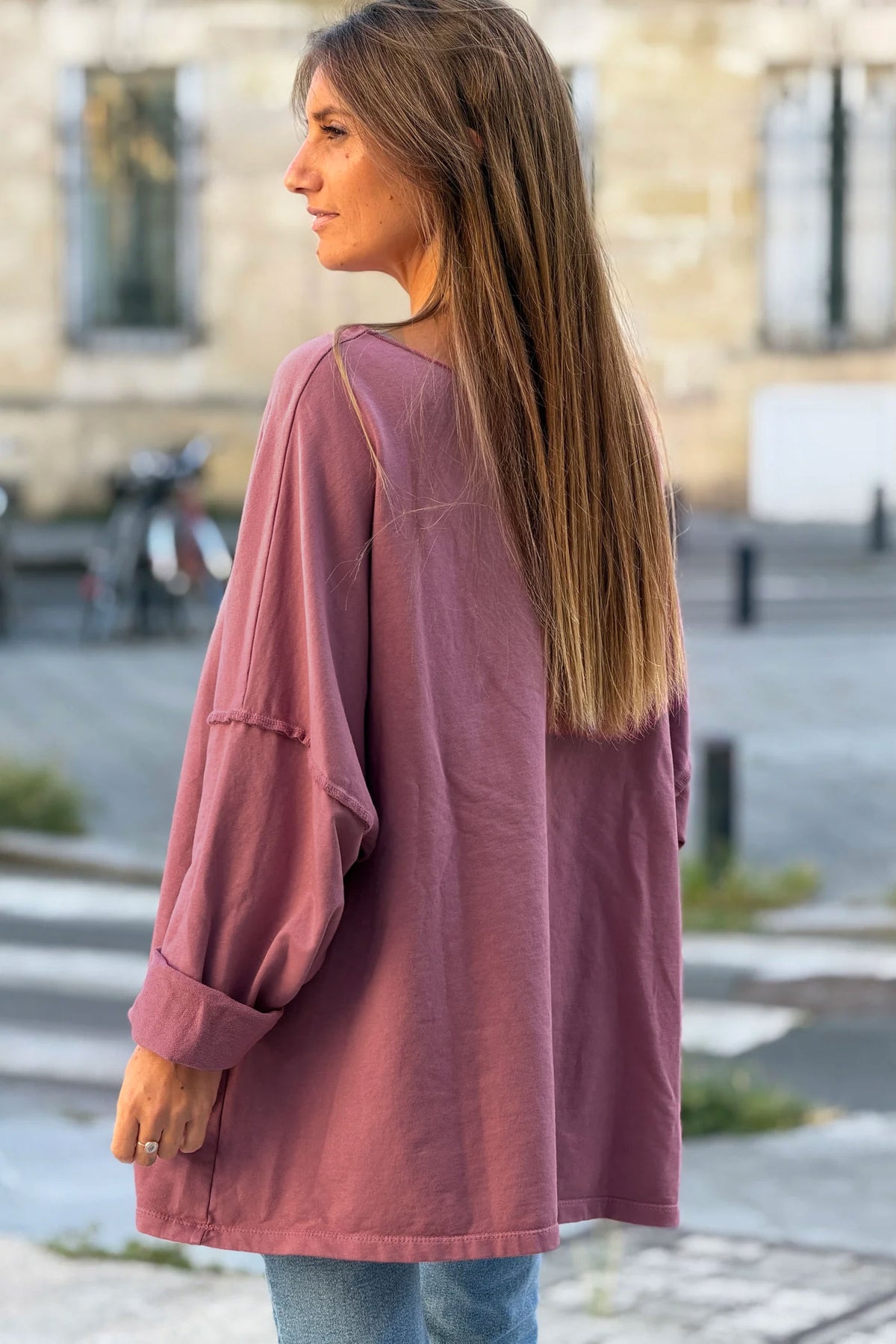 Pull vieux rose large oversize col rond en coton stretch coutures apparentes