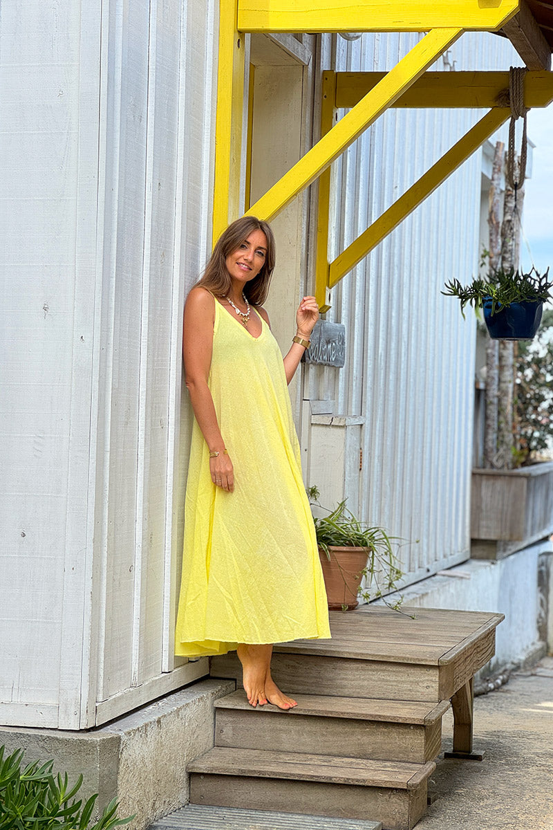 Robe à bretelles mi longue évasée en coton jaune pâle délavé