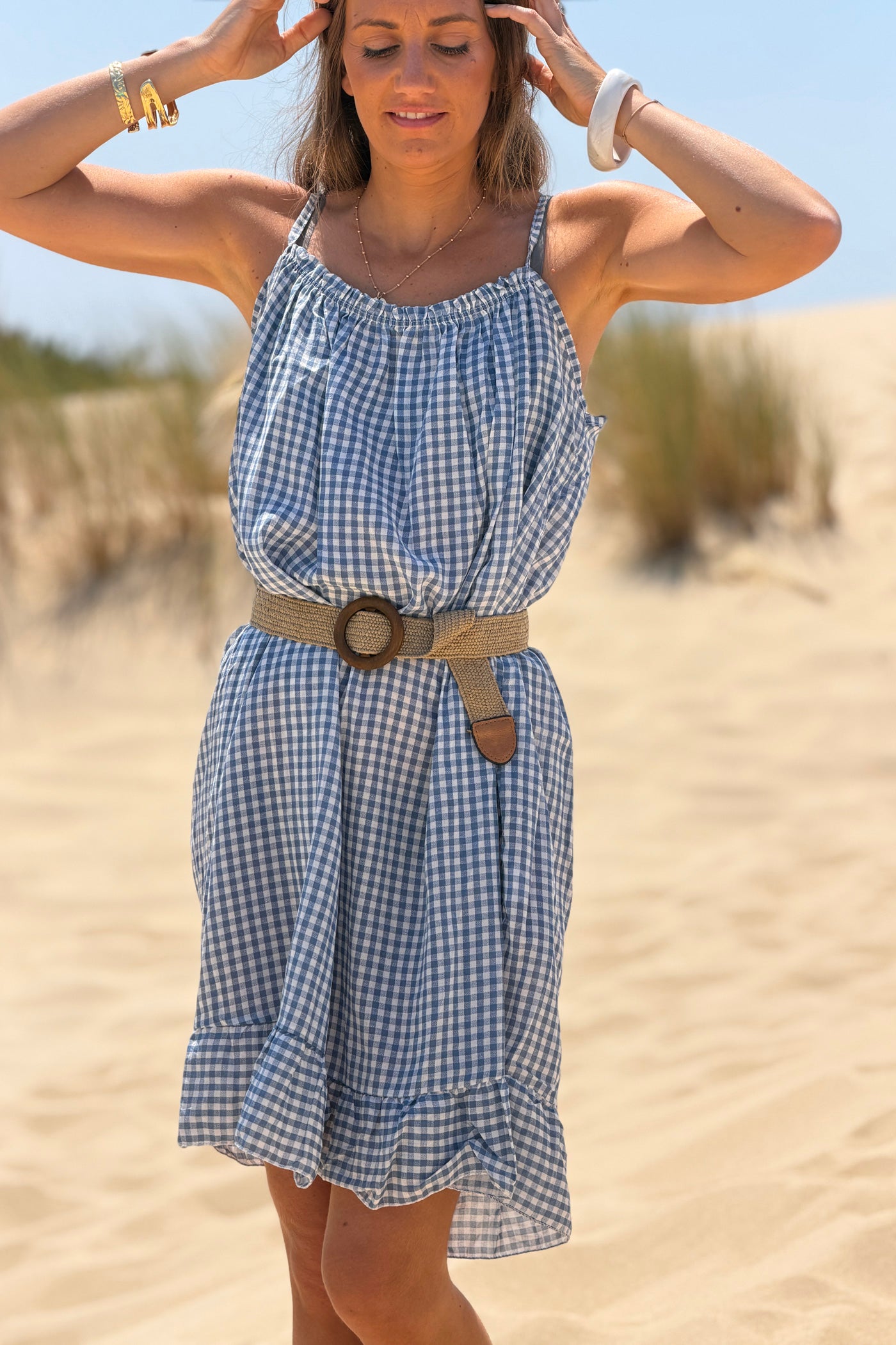 Robe à bretelles motif carreaux bleu vichy col élastique bas volant