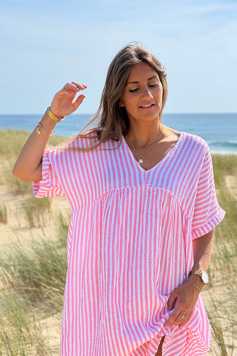 Vestido de gasa de algodón blanco con rayas coral y mangas sueltas