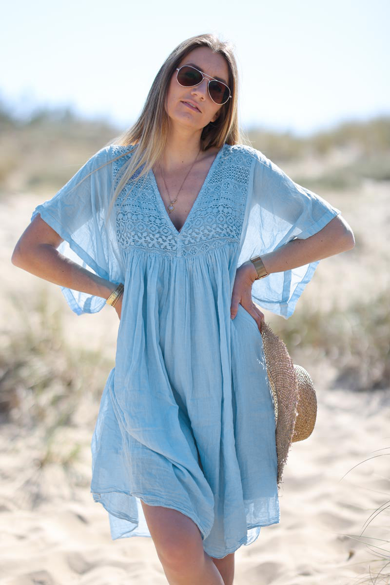 Vestido celeste de gasa de algodón con top de encaje
