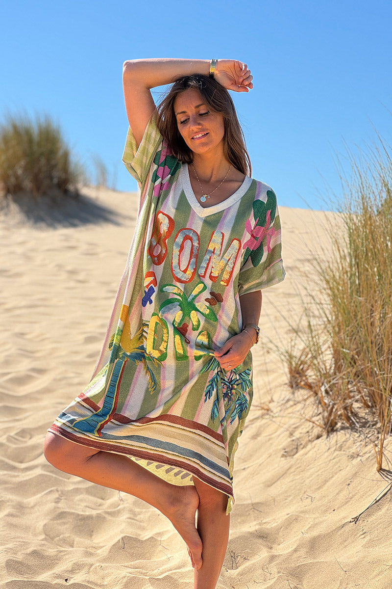 Robe brillante et large imprimé Bom Dia rayures vertes palmiers colorés