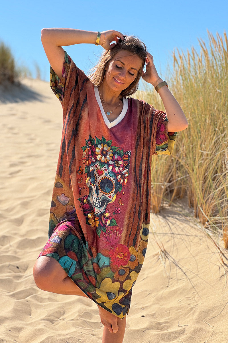 Robe brillante et large imprimé tête mexicaine fleurs colorées et dorées tie and dye