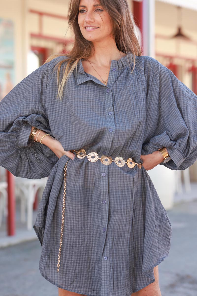 Robe chemise large et légère à petits carreaux gris dos froufrous