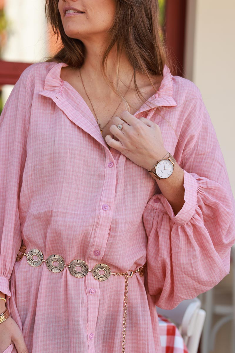 Robe chemise large et légère à petits carreaux rose poudre dos froufrous