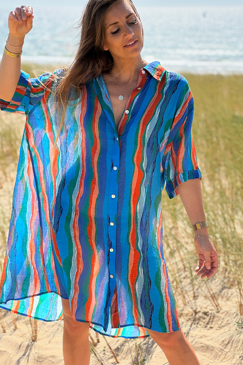 Robe chemise légère toucher soie bleu roi imprimé rayures vagues colorées