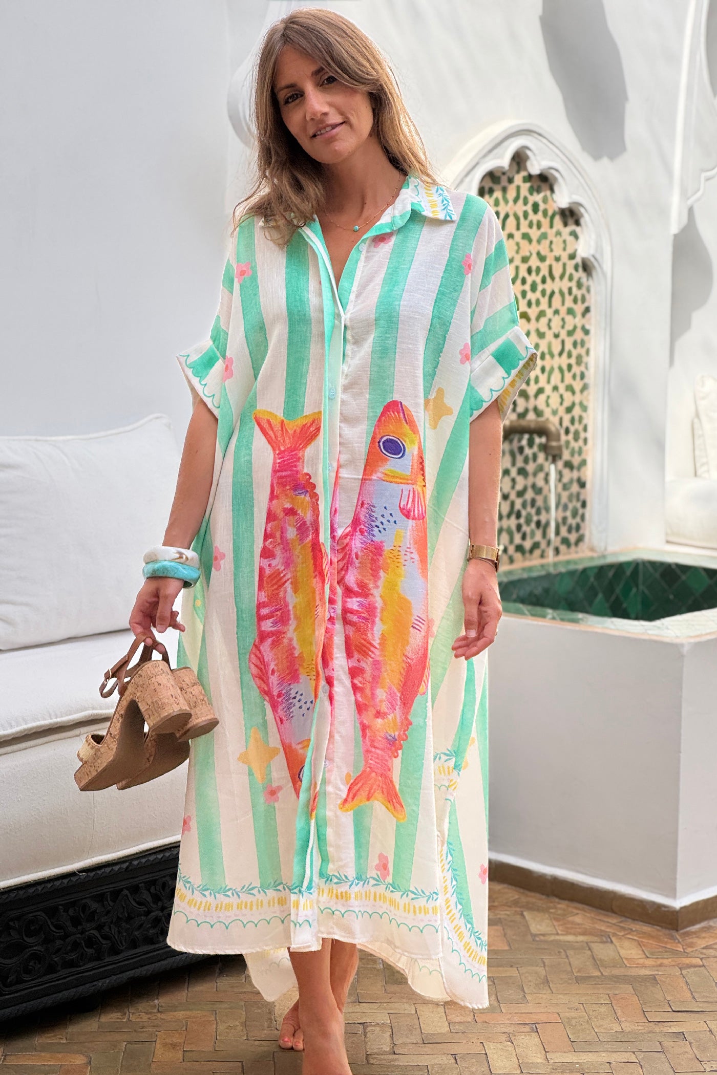 Robe chemise longue et large en coton imprimé sardines et rayures vert d'eau