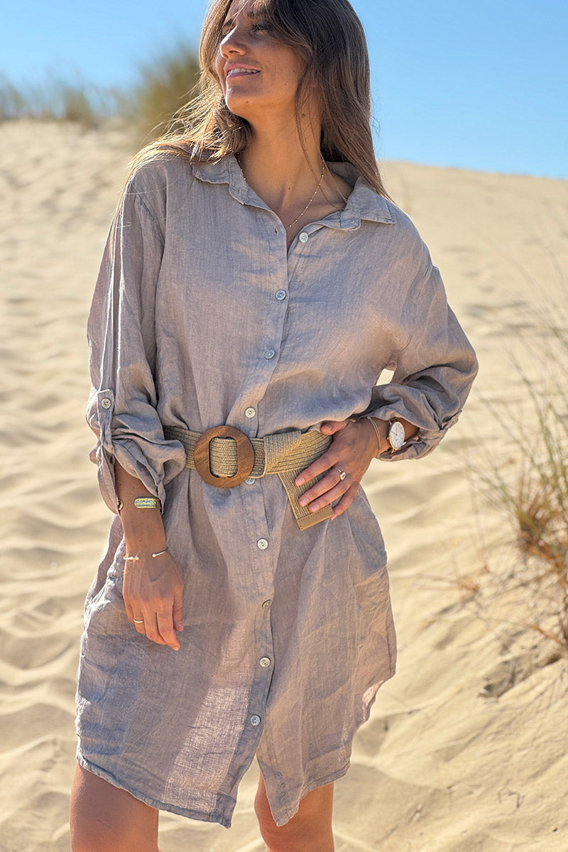 Robe chemise taupe en lin avec poches sur les côtés boutons nacrés