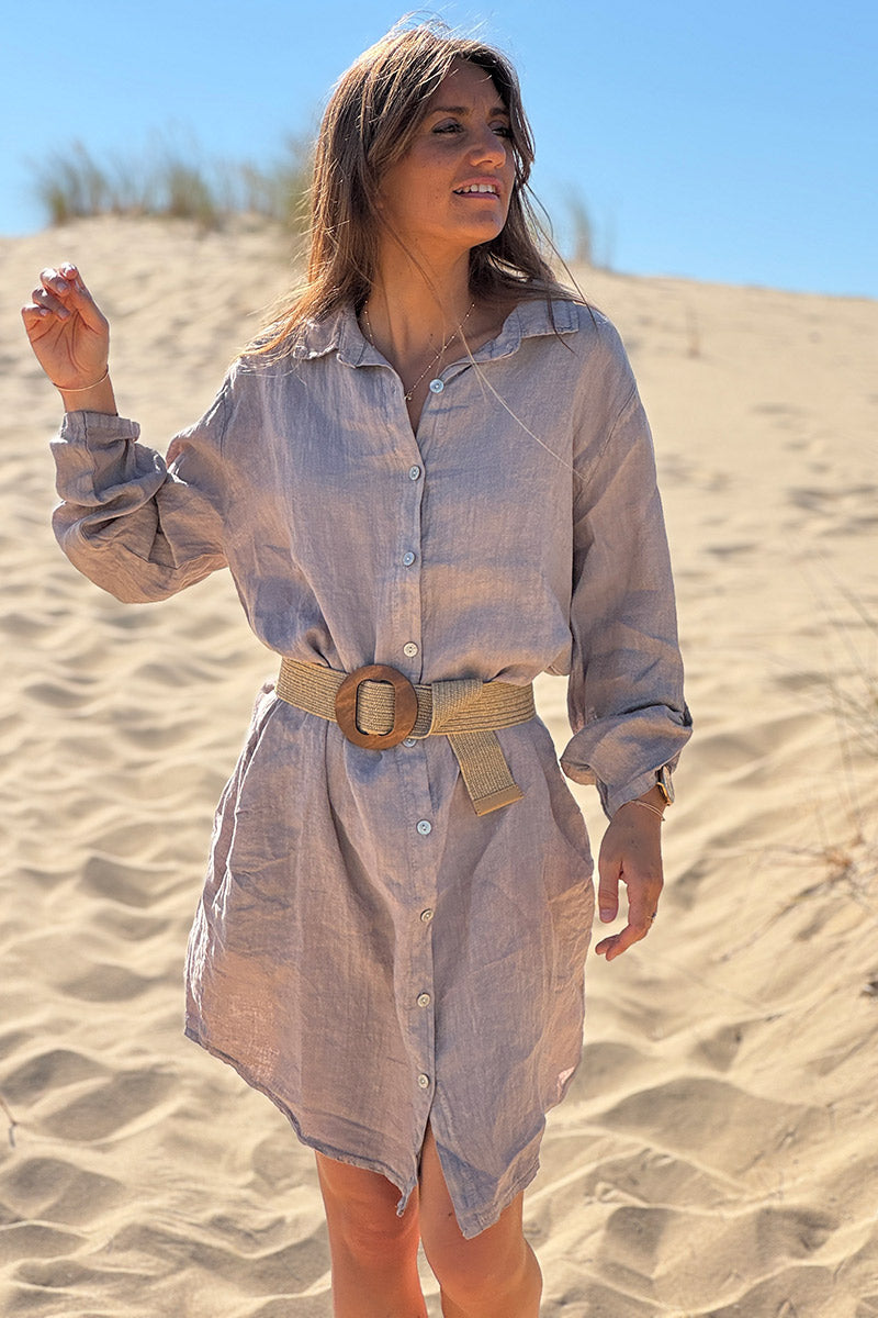 Robe chemise taupe en lin avec poches sur les côtés boutons nacrés