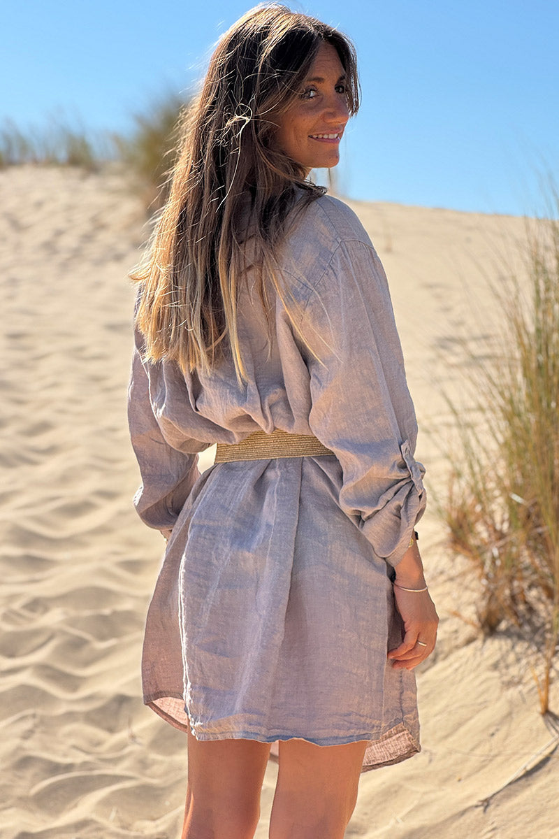 Robe chemise taupe en lin avec poches sur les côtés boutons nacrés