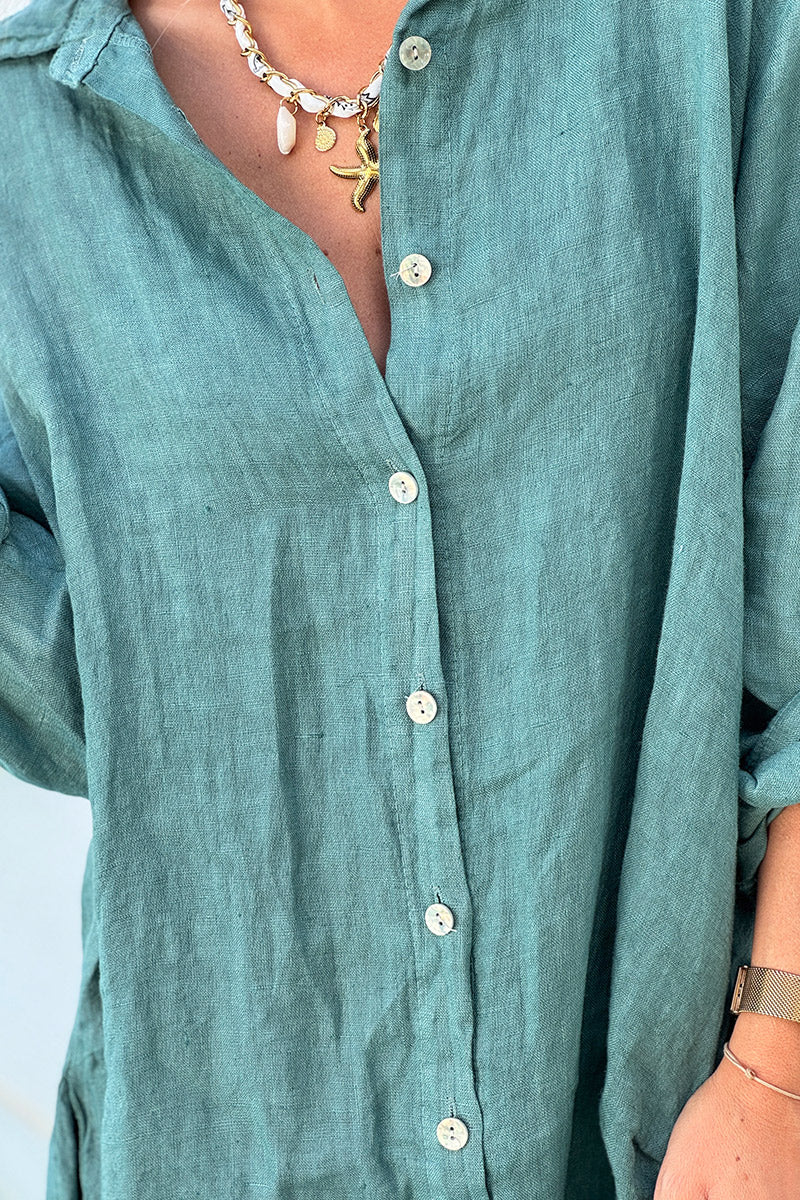 Robe chemise vert céladon en lin avec poches sur les côtés boutons nacrés